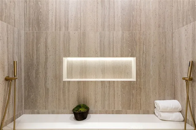 $15,500 | 11954 Collins Street, Valley Village, CA 91607