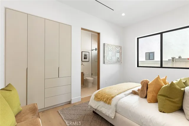 $15,500 | 11954 Collins Street, Valley Village, CA 91607