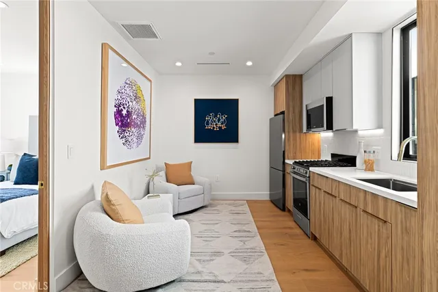 $15,500 | 11954 Collins Street, Valley Village, CA 91607