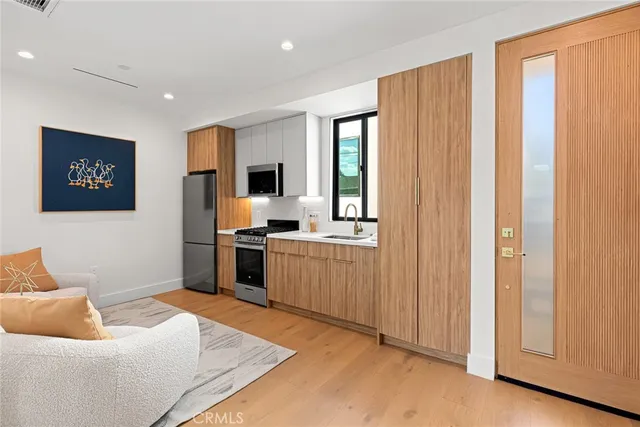 $15,500 | 11954 Collins Street, Valley Village, CA 91607