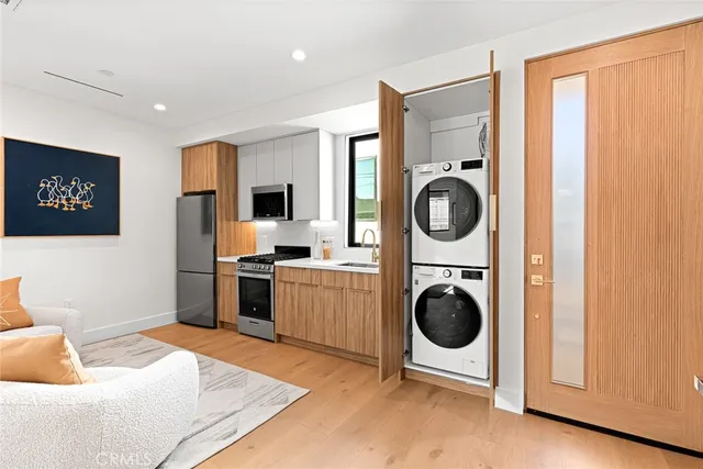 $15,500 | 11954 Collins Street, Valley Village, CA 91607