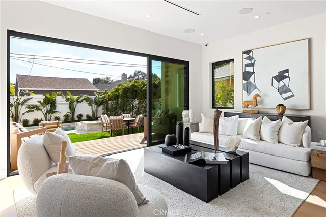 $15,500 | 11954 Collins Street, Valley Village, CA 91607