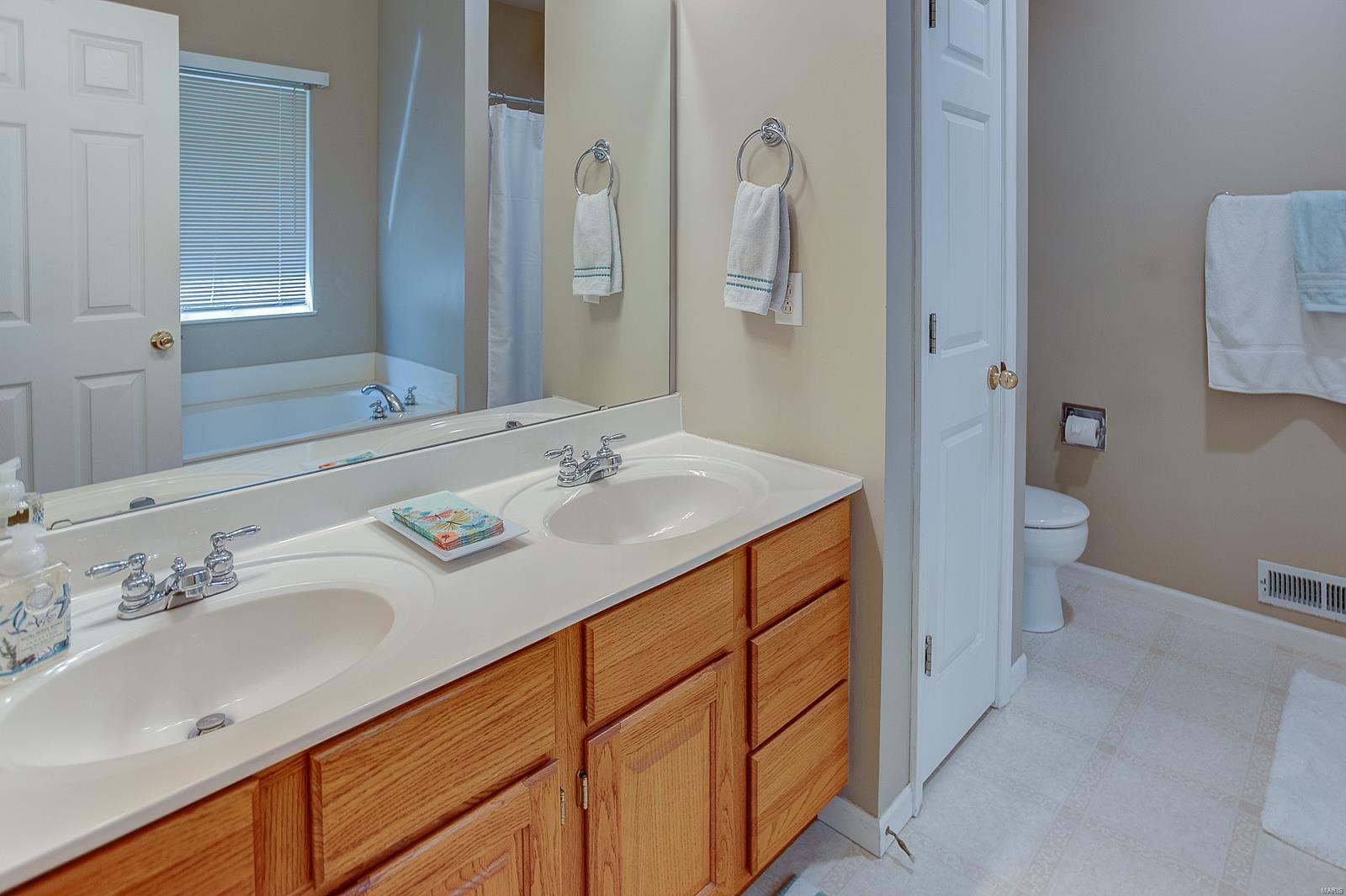 425 Fairwood Hills Road O'Fallon, IL 62269 - Photo 27 of 58 Gallery Image 27