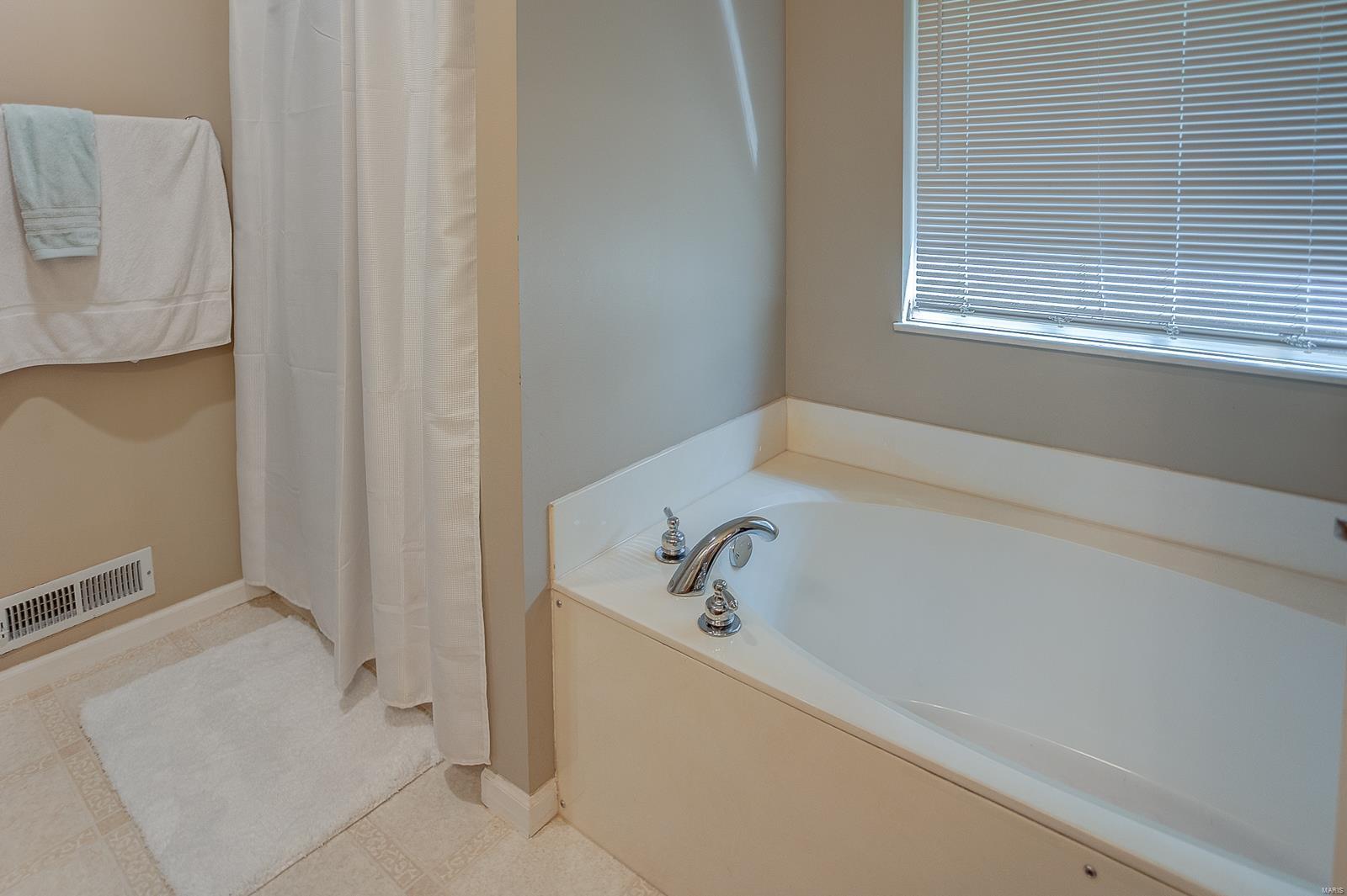 425 Fairwood Hills Road O'Fallon, IL 62269 - Photo 28 of 58 Gallery Image 28