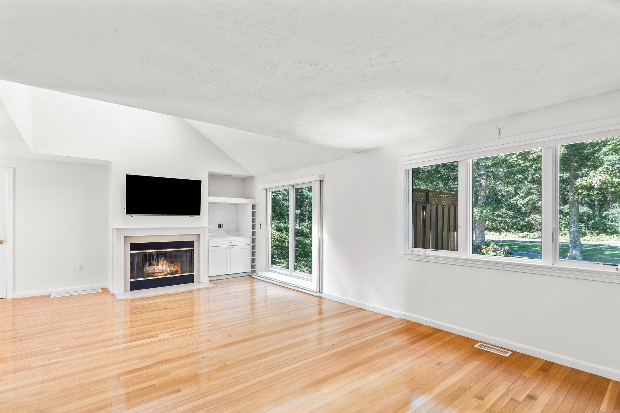 7 Par Three Court Mashpee, MA 02649 - Photo 6 of 38 Gallery Image 6