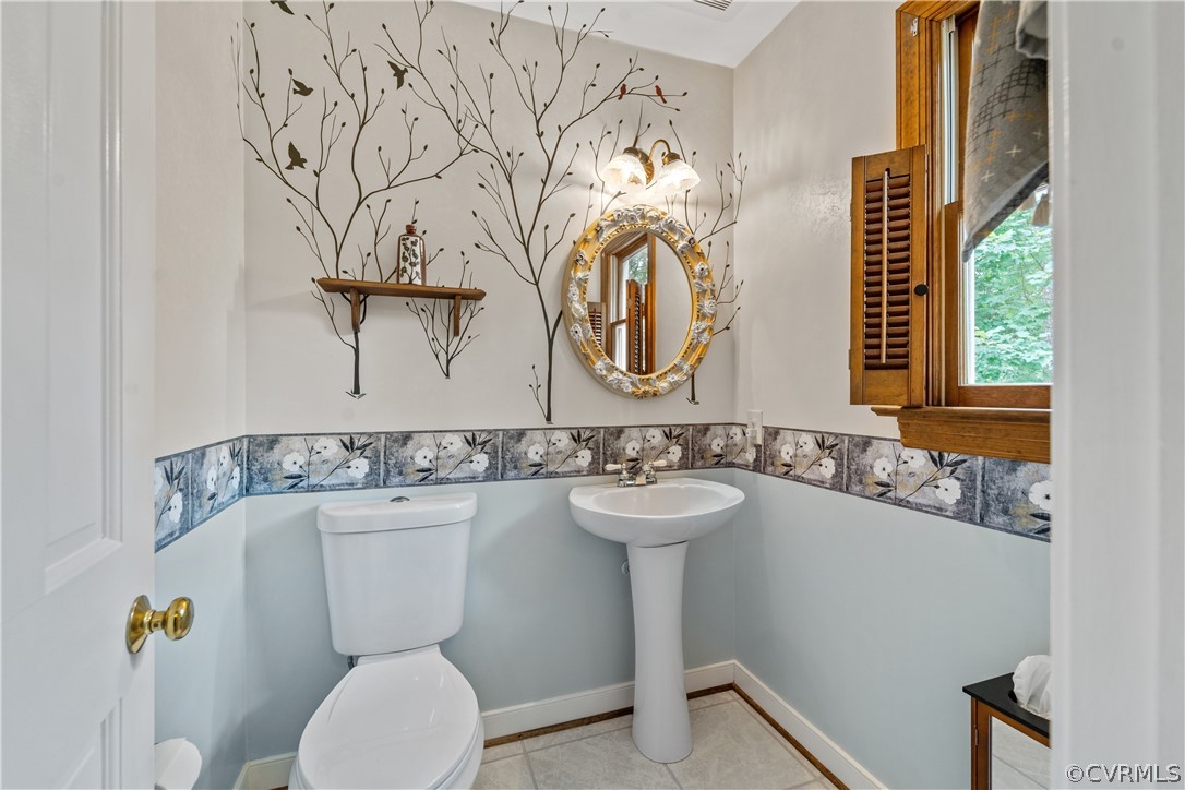 5609 North Chase Road Midlothian, VA 23112 - Photo 19 of 43 a bathroom with a toilet sink and mirror