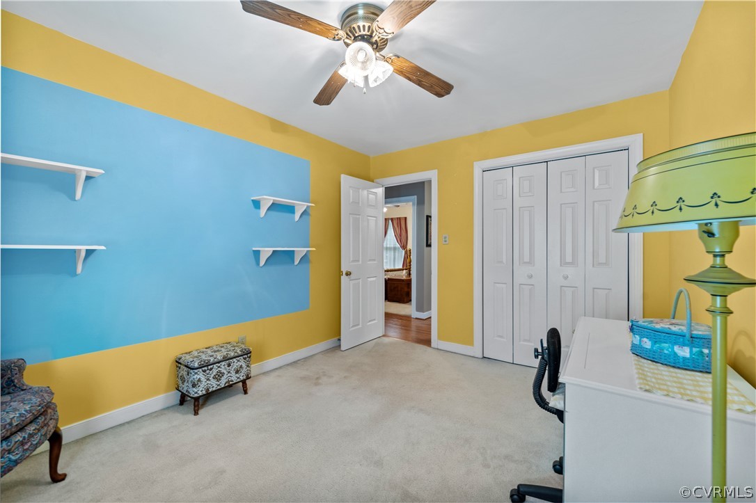 5609 North Chase Road Midlothian, VA 23112 - Photo 27 of 43 a room with gym equipment and a chandelier