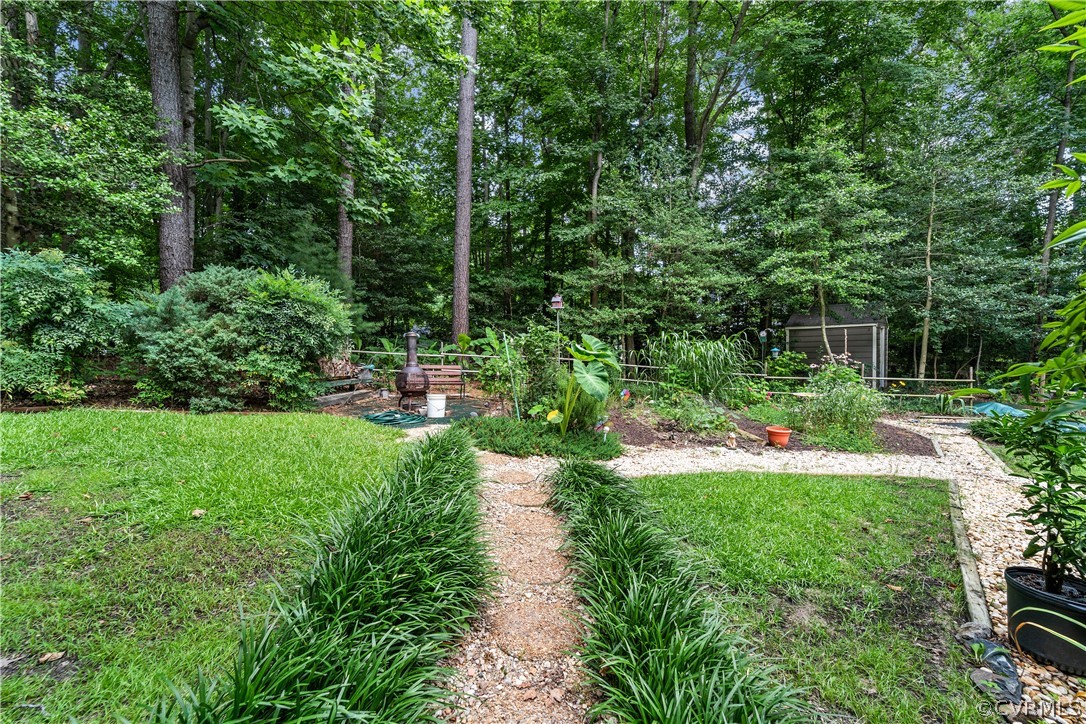 5609 North Chase Road Midlothian, VA 23112 - Photo 39 of 43 a view of yard with green space