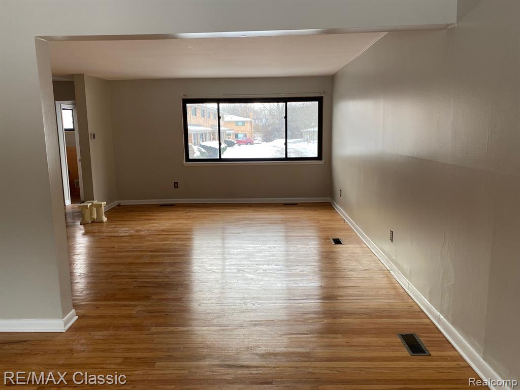 112 East Hickory Grove Road Bloomfield Hills, MI 48304 - Photo 8 of 19