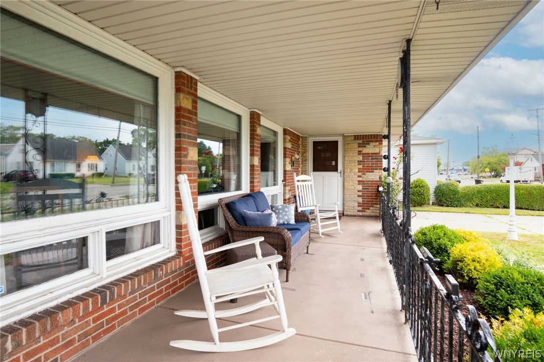 822 Brighton Road Tonawanda, NY 14150 - Photo 5 of 50 Front porch