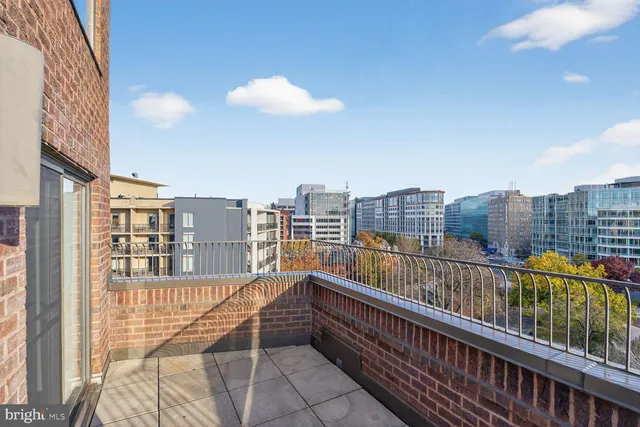 $649,900 | 3 Washington Circle Northwest, Unit 905, Washington, DC 20037