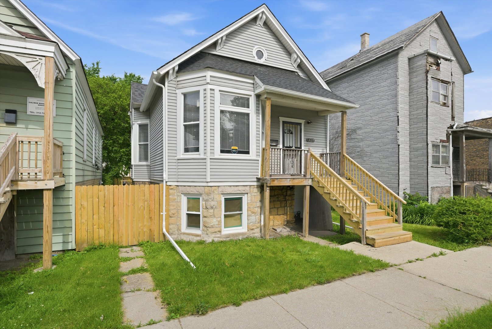 7828 South Escanaba Avenue Chicago, IL 60649 - Photo 3 of 41 a front view of a house with a yard