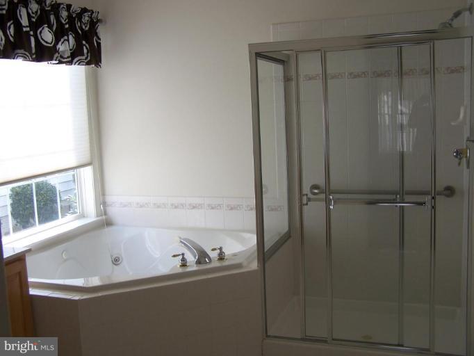 13616 Ryton Ridge Lane Gainesville, VA 20155 - Photo 23 of 30 Master Bath