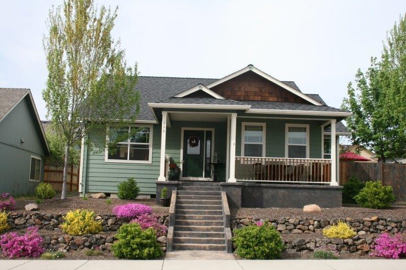936 Win Way Eagle Point, OR 97524 - Photo 1 of 13 Primary Photo