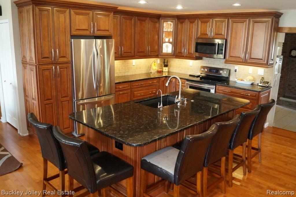10356 Kress Road Pinckney, MI 48169 - Photo 3 of 29 Granite Countertops