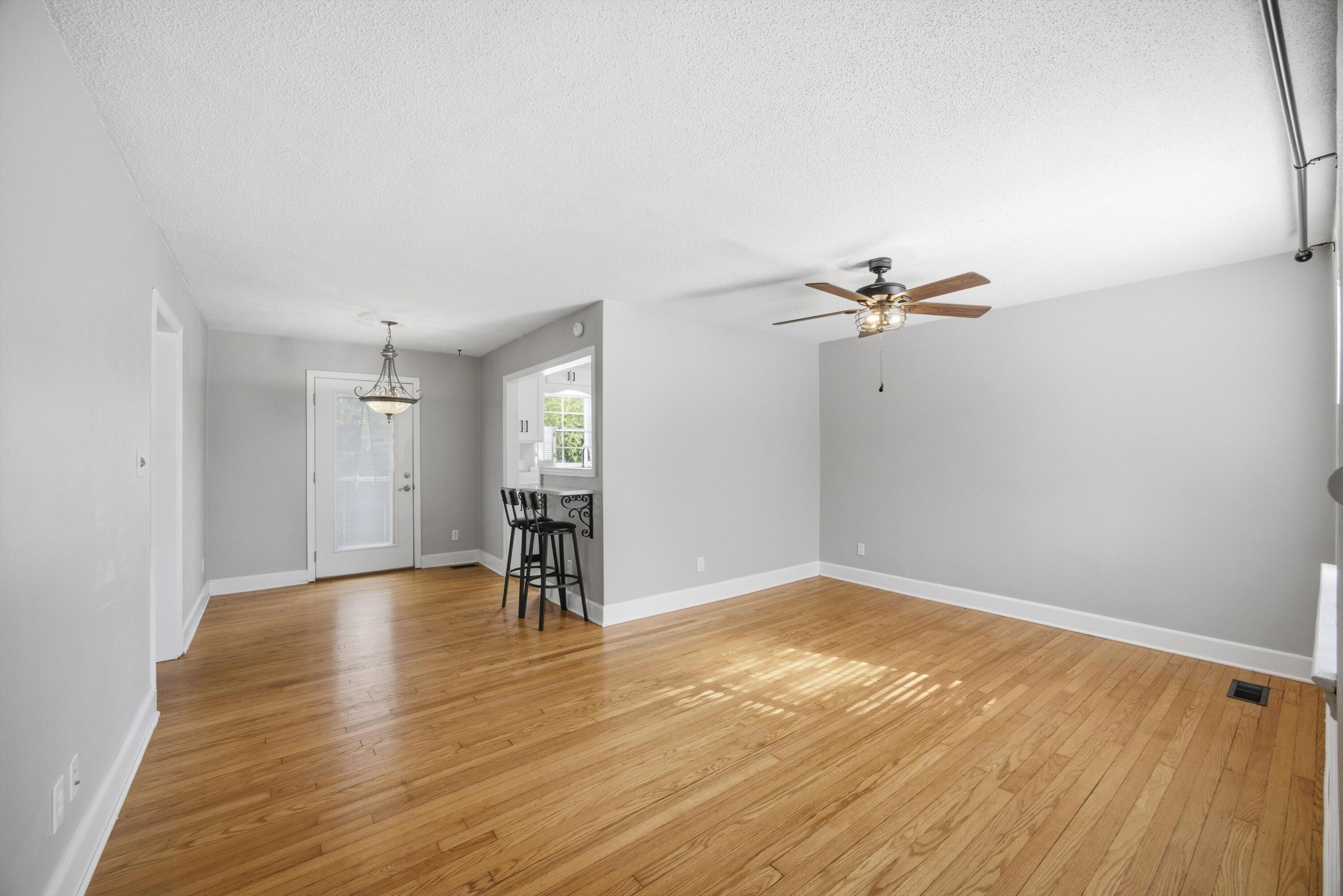 718 Pyron Lane Chattanooga, TN 37412 - Photo 7 of 26 Living Room