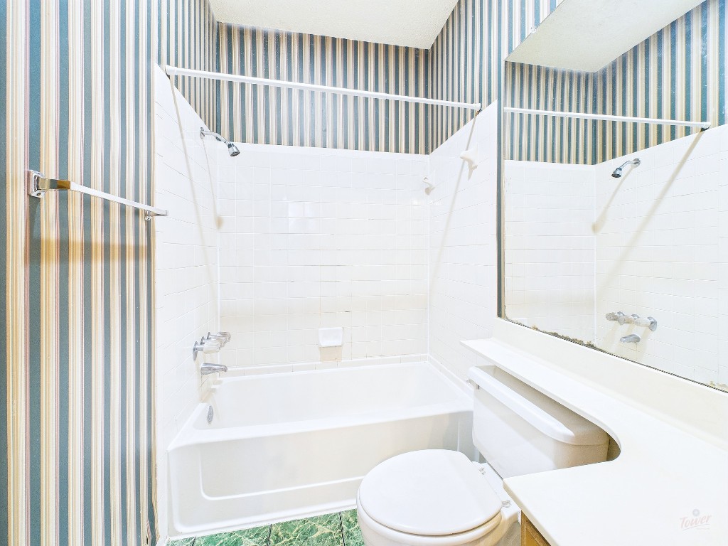 2300 Leon Street, Unit 204 Austin, TX 78705 - Photo 25 of 31 a bathroom with a toilet and a bathtub