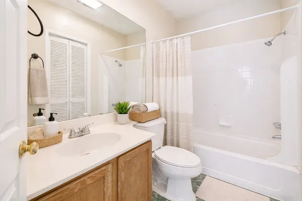 $1,875 | 2300 Leon Street, Unit 204, Austin, TX 78705