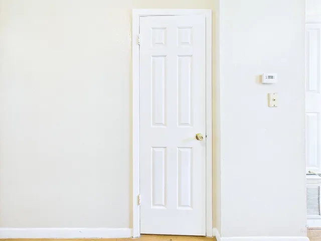 a view of a utility room