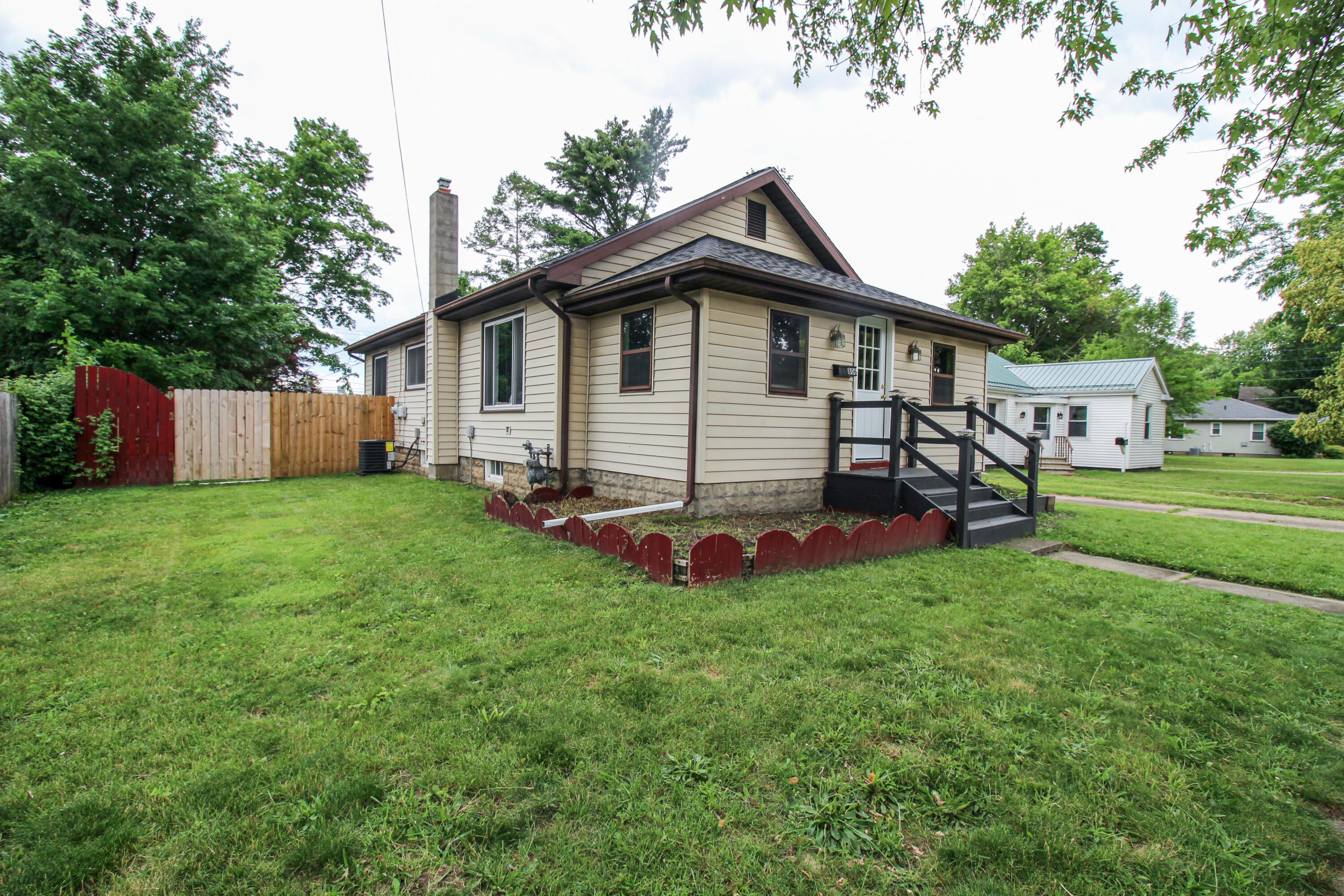 806 West Street Three Rivers, MI 49093 - Photo 5 of 28 West-25