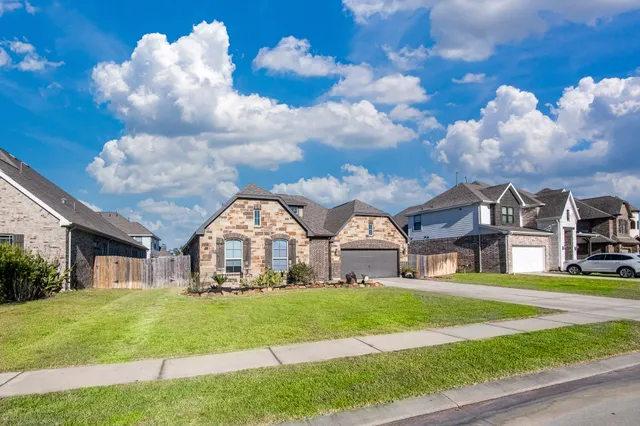 a view of a house with a big yard