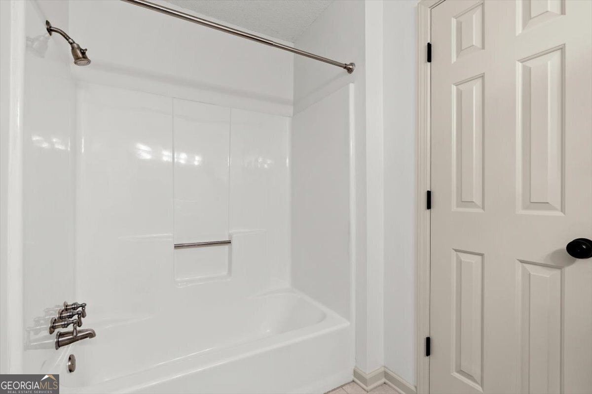 325 Almon Road Carrollton, GA 30117 - Photo 17 of 41 a bathroom with a bathtub