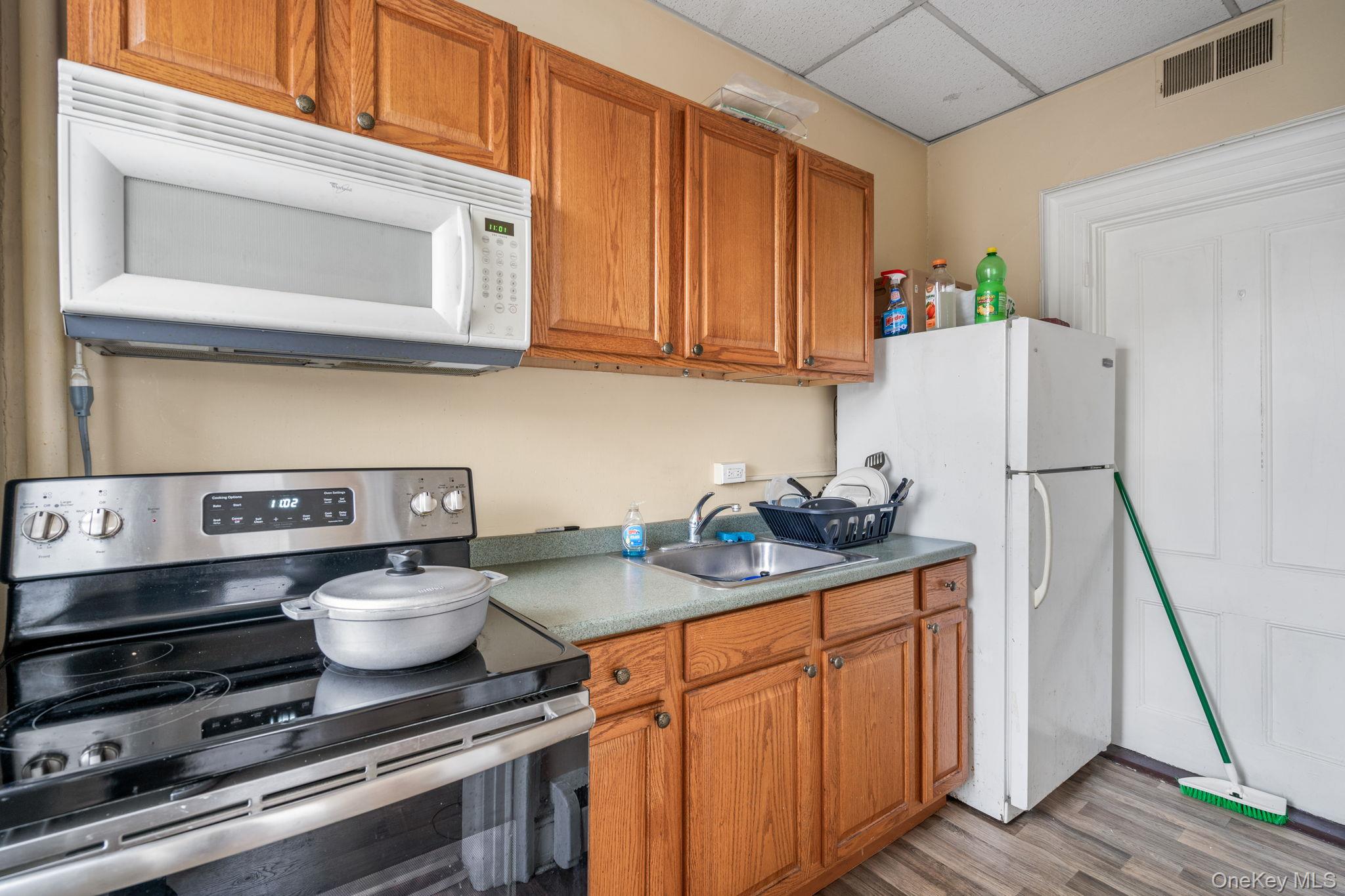 292 Mill Street Poughkeepsie, NY 12601 - Photo 12 of 34