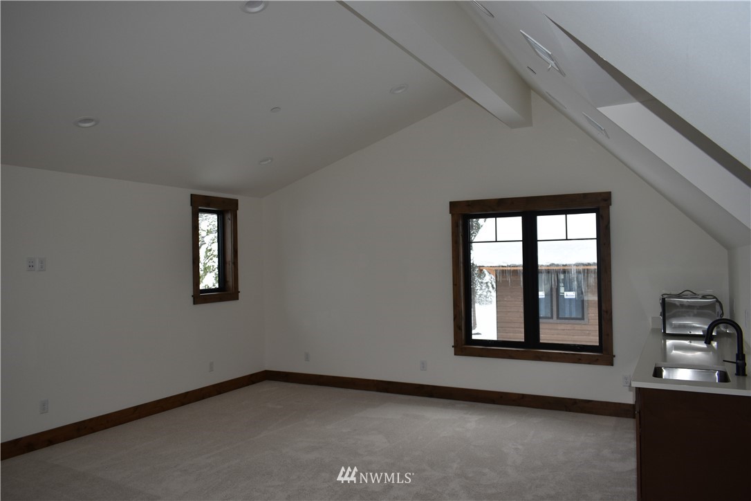 1421 Kokanee Loop Cle Elum, WA 98922 - Photo 13 of 33 a view of an empty room with windows