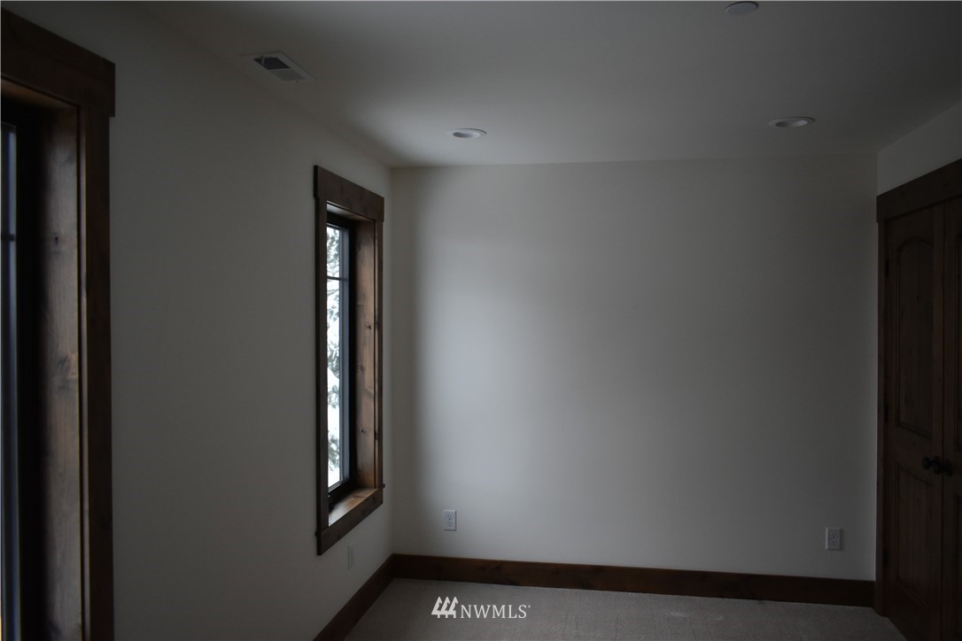 1421 Kokanee Loop Cle Elum, WA 98922 - Photo 15 of 33 a view of an entryway