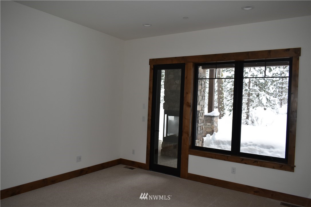 1421 Kokanee Loop Cle Elum, WA 98922 - Photo 26 of 33 an empty room with window