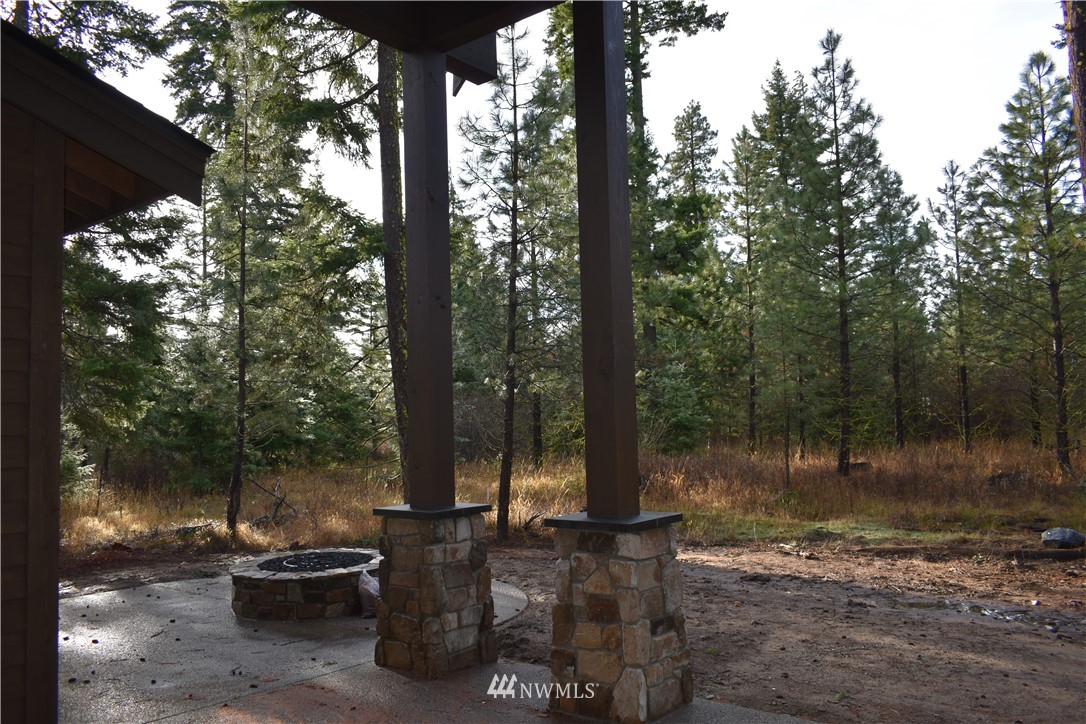 1421 Kokanee Loop Cle Elum, WA 98922 - Photo 29 of 33 a backyard of a house with lots of green space and fountain