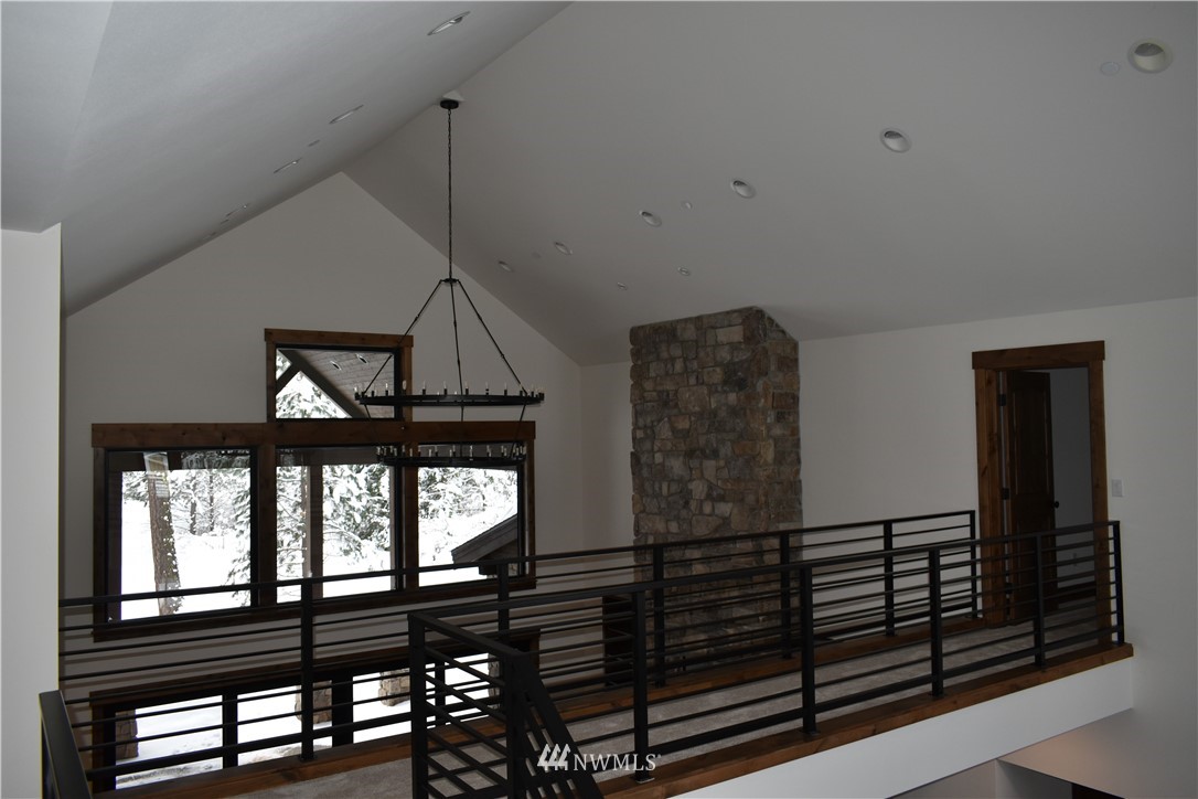 1421 Kokanee Loop Cle Elum, WA 98922 - Photo 10 of 33 a picture of a room with windows