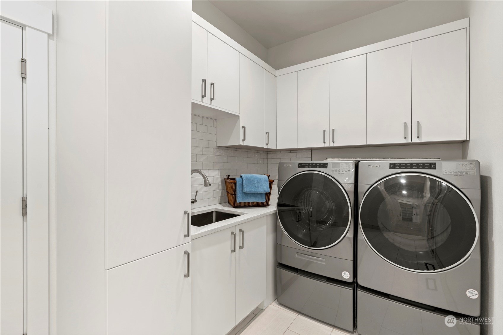 10063 Dibble Avenue Northwest Seattle, WA 98177 - Photo 32 of 35 a utility room with sink dryer and washer