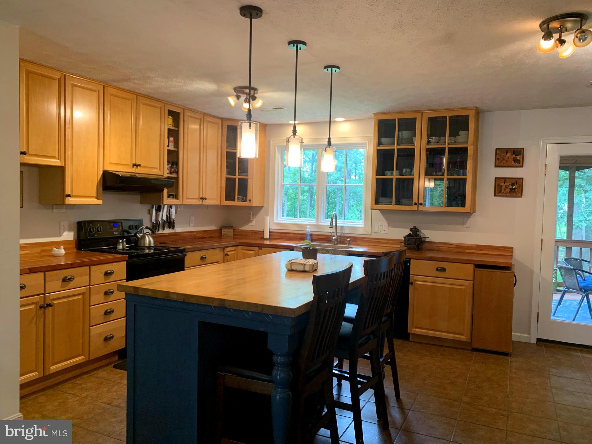 106 Royal Walnut Road Front Royal, VA 22630 - Photo 8 of 46 Huge Kitchen with island