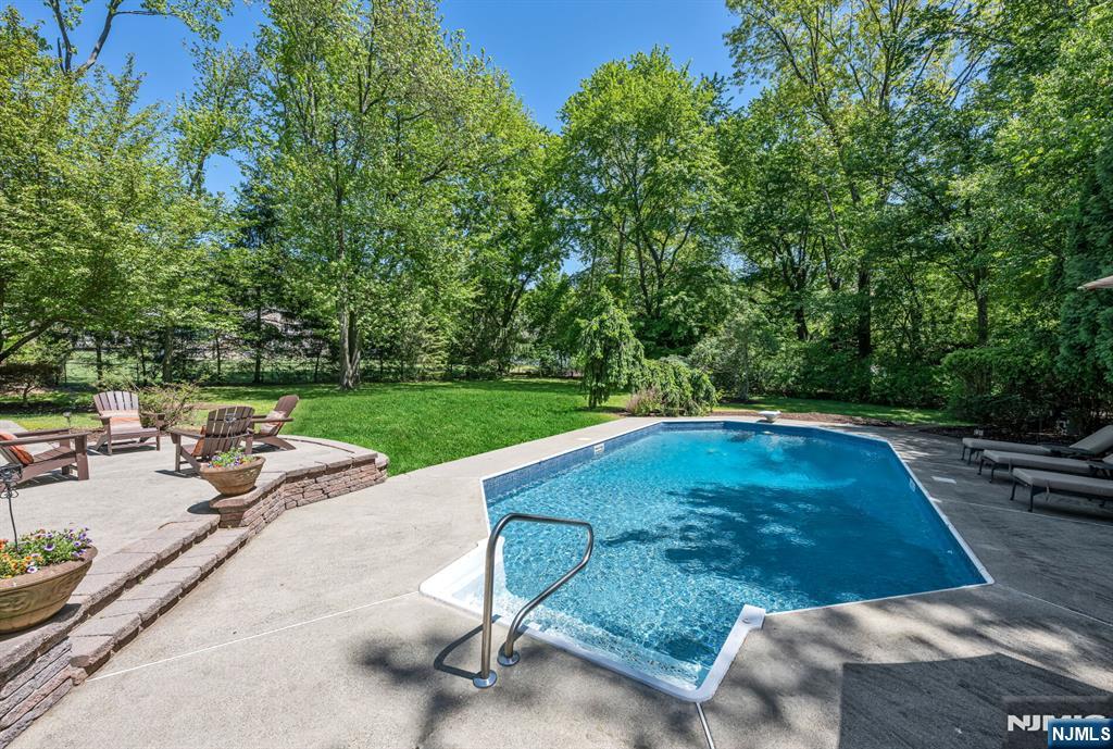 411 Snyder Road Wyckoff, NJ 07481 - Photo 34 of 36 a view of a backyard