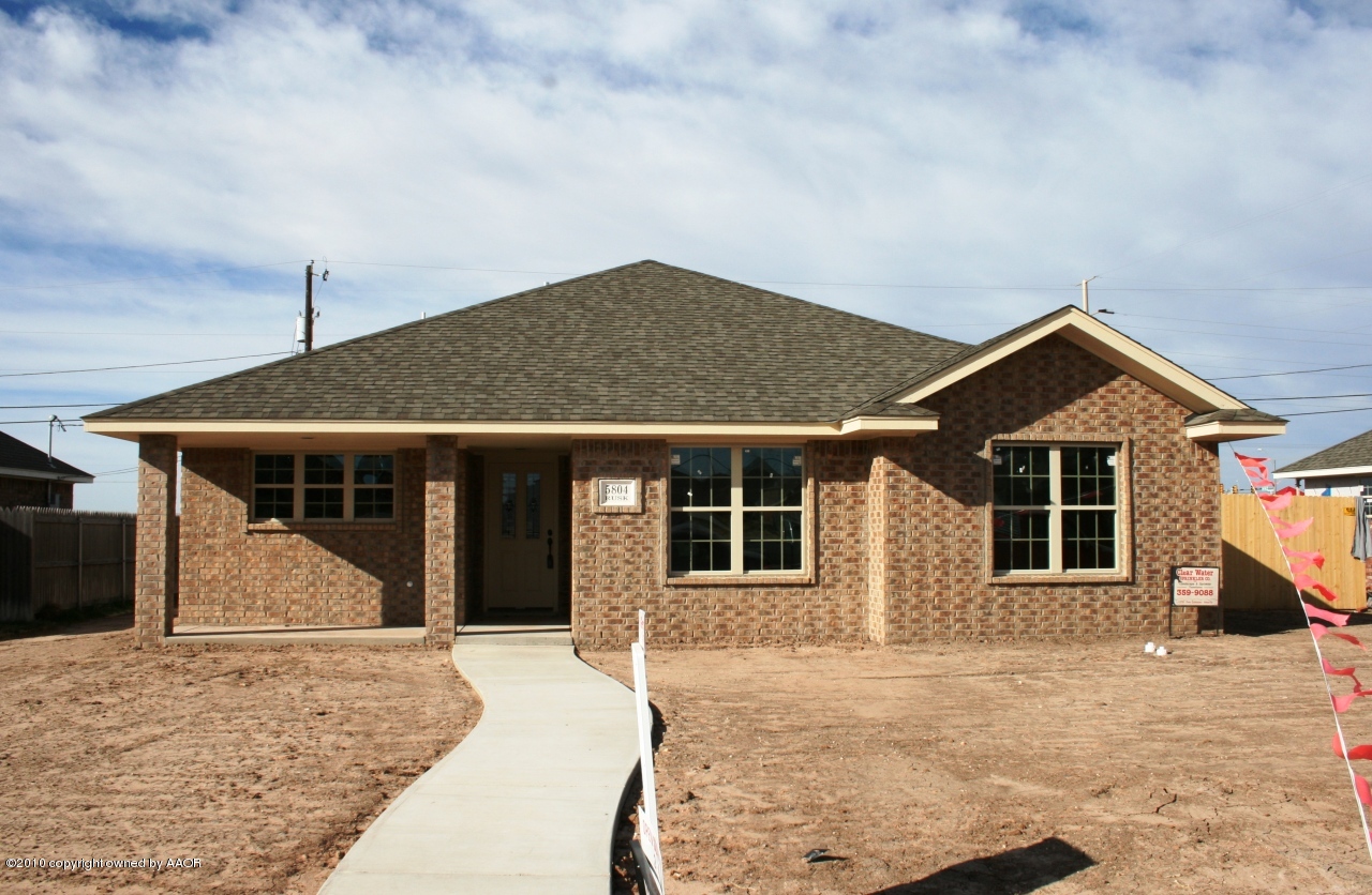 a house view with a outdoor space