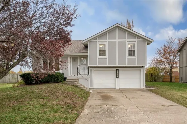$325,000 | 14813 West 150th Place, Olathe, KS 66062