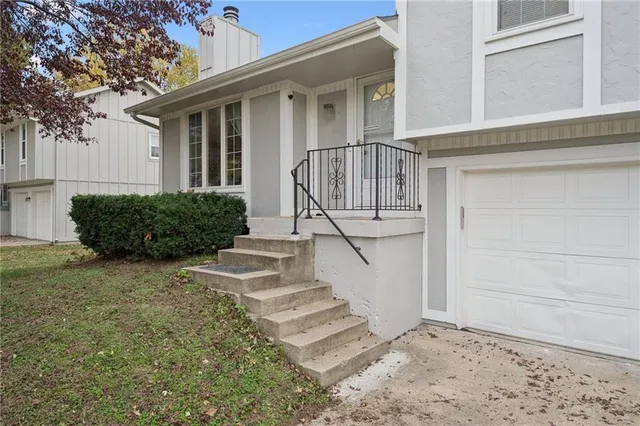 $325,000 | 14813 West 150th Place, Olathe, KS 66062