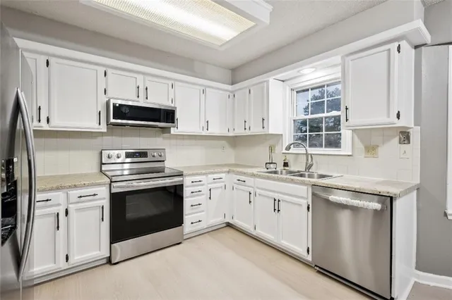 $325,000 | 14813 West 150th Place, Olathe, KS 66062