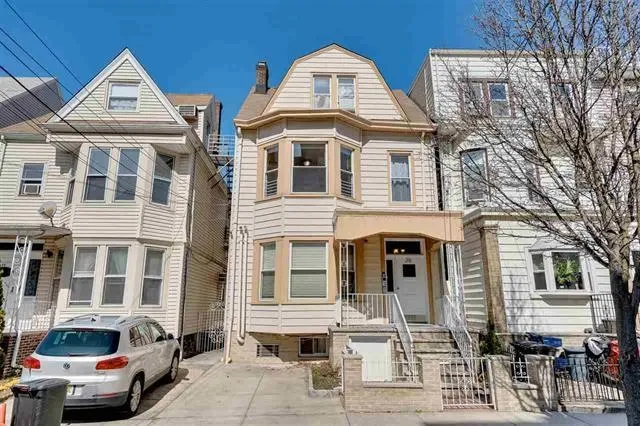 $1,395 | 36 46th Street, Unit 3, Weehawken, NJ 07086