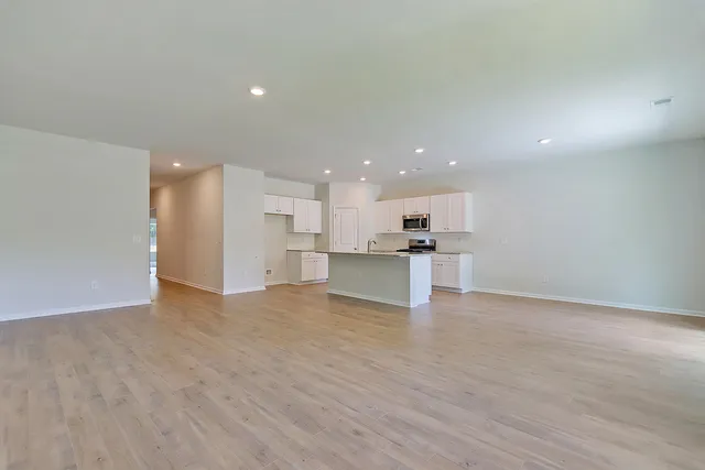 $352,235 | 610 Winter Wren Way, Moncks Corner, SC 29461