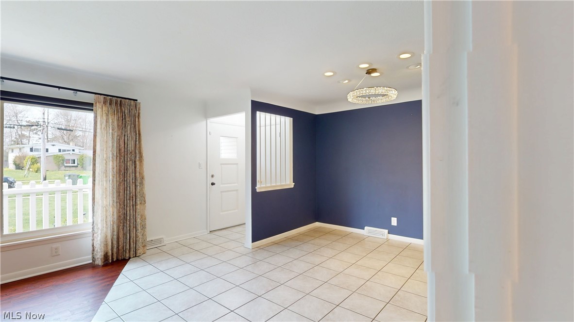 2063 Marshfield Road Cleveland, OH 44124 - Photo 5 of 34