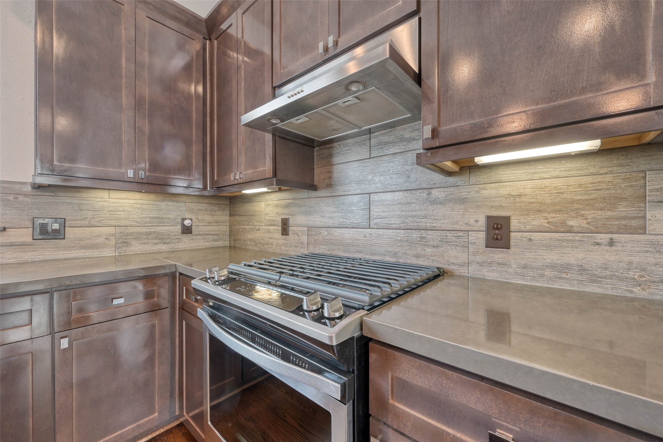 951 West 17th Street Houston, TX 77008 - Photo 14 of 30 a kitchen with a stove and a sink