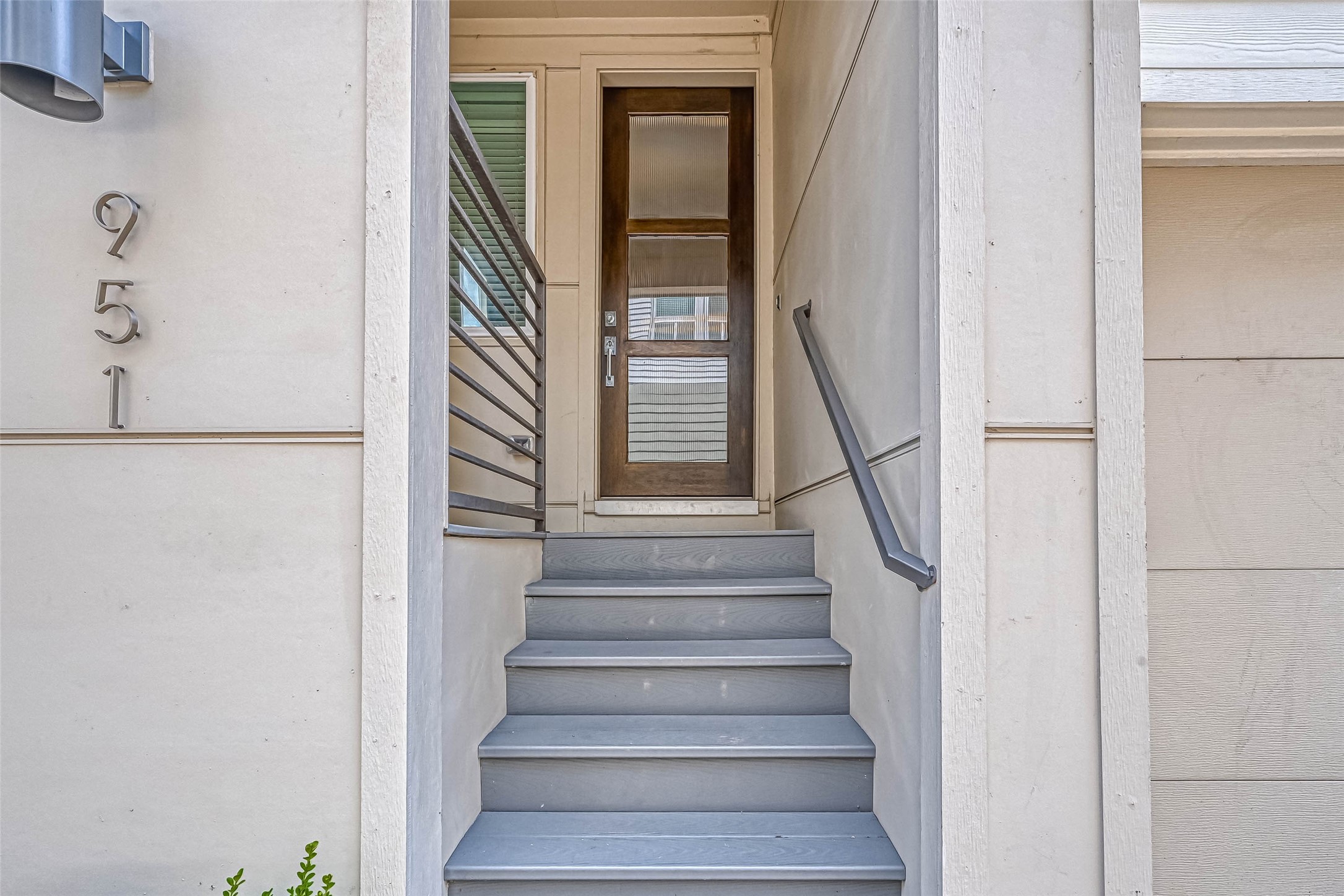 951 West 17th Street Houston, TX 77008 - Photo 3 of 30 a view of staircase with white walls and a window
