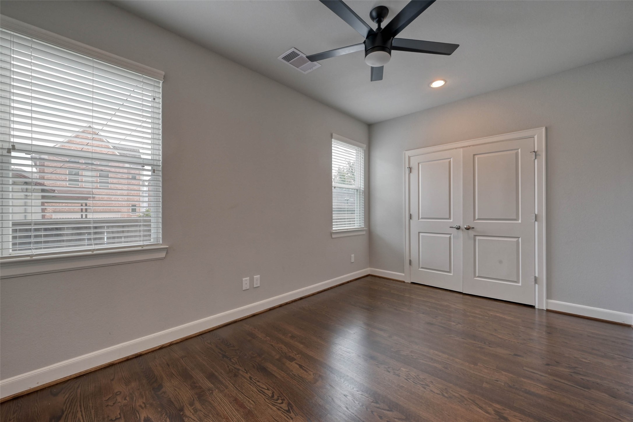 951 West 17th Street Houston, TX 77008 - Photo 6 of 30 a view of an empty room with wooden floor and a window