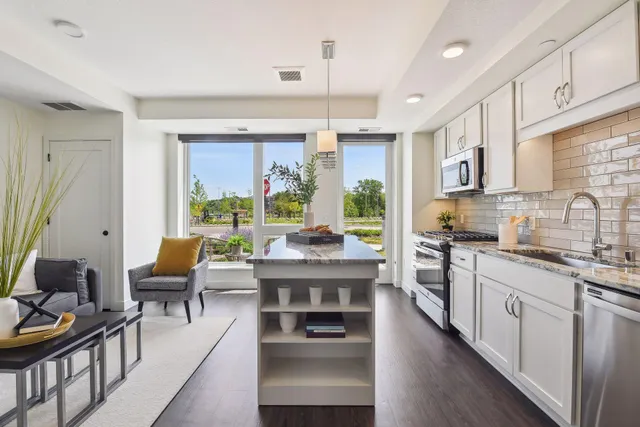 $1,985 | 12610 Ridgedale Drive, Unit 105, Minnetonka, MN 55305