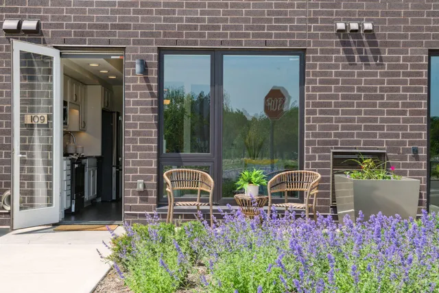 $1,985 | 12610 Ridgedale Drive, Unit 105, Minnetonka, MN 55305