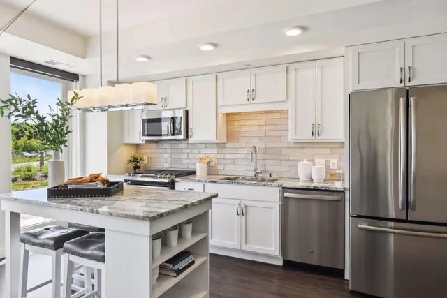 $1,985 | 12610 Ridgedale Drive, Unit 105, Minnetonka, MN 55305