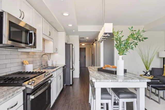 $1,985 | 12610 Ridgedale Drive, Unit 105, Minnetonka, MN 55305