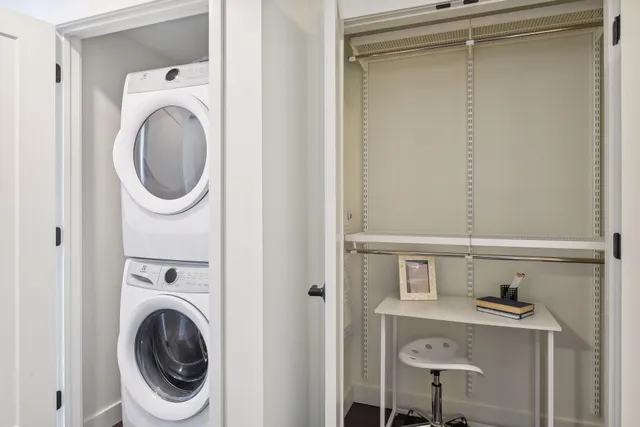 $1,985 | 12610 Ridgedale Drive, Unit 105, Minnetonka, MN 55305